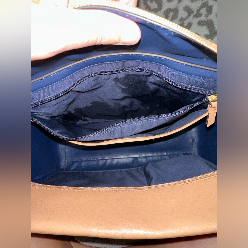 Tory Burch Tan Shoulder Bag - Picture 8 of 9